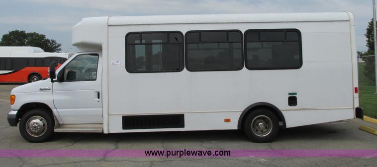 image for item B4791 2006 Ford E450 transit vehicle