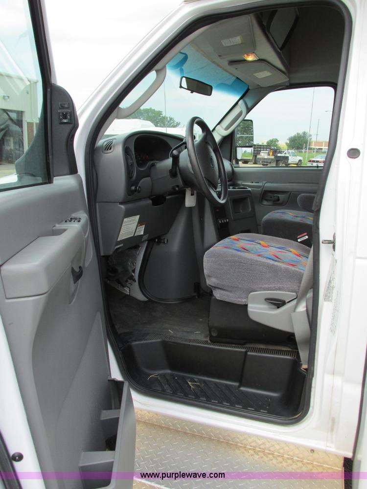 image for item B4791 2006 Ford E450 transit vehicle