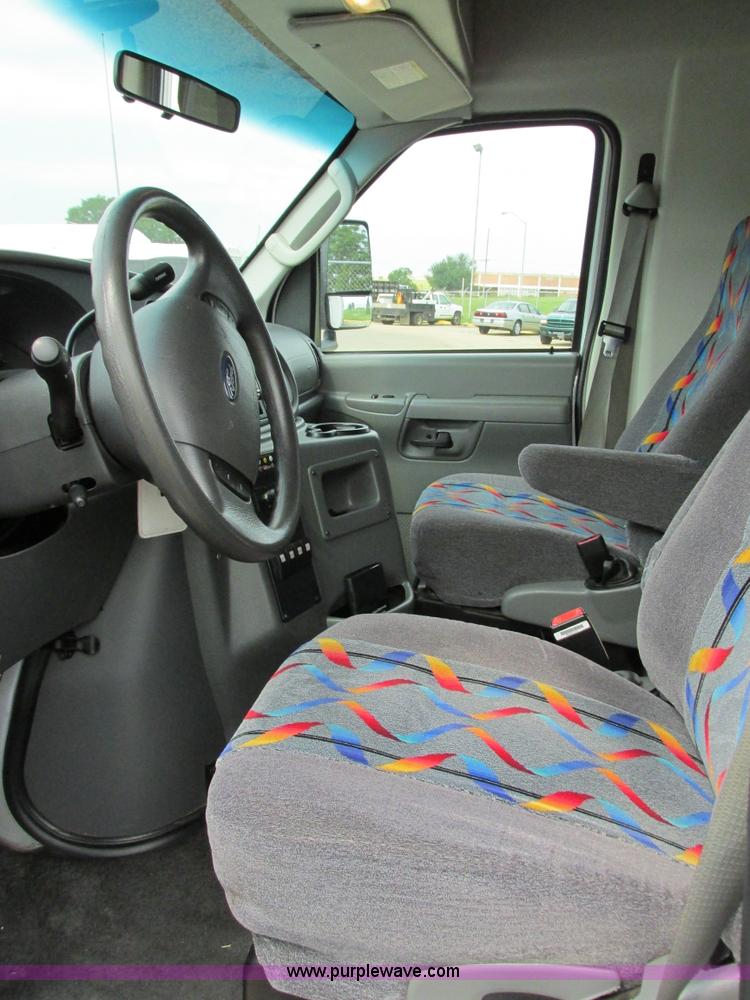 image for item B4791 2006 Ford E450 transit vehicle