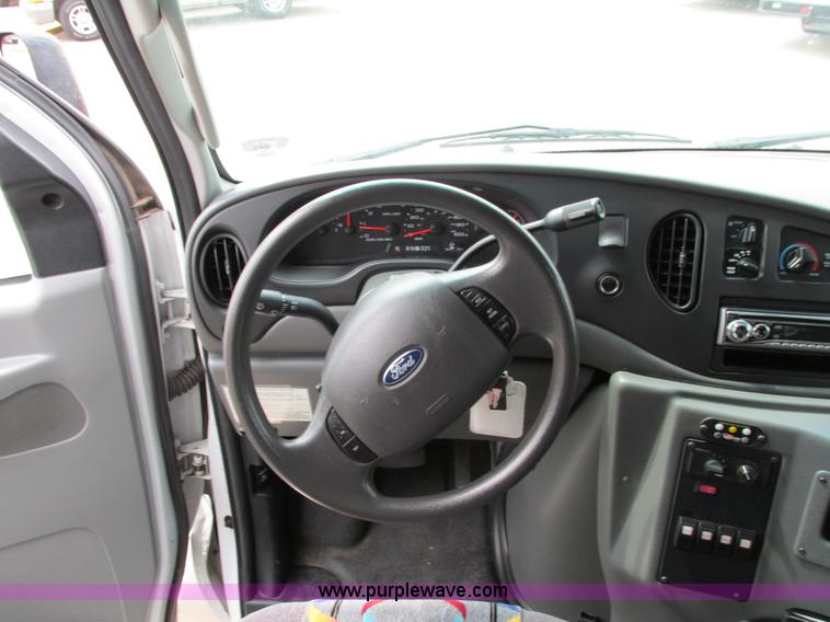 image for item B4791 2006 Ford E450 transit vehicle