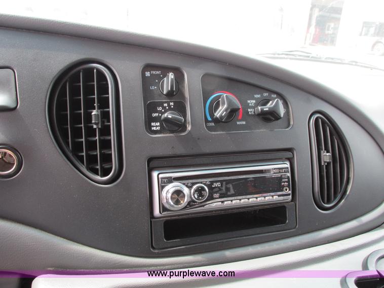 image for item B4791 2006 Ford E450 transit vehicle
