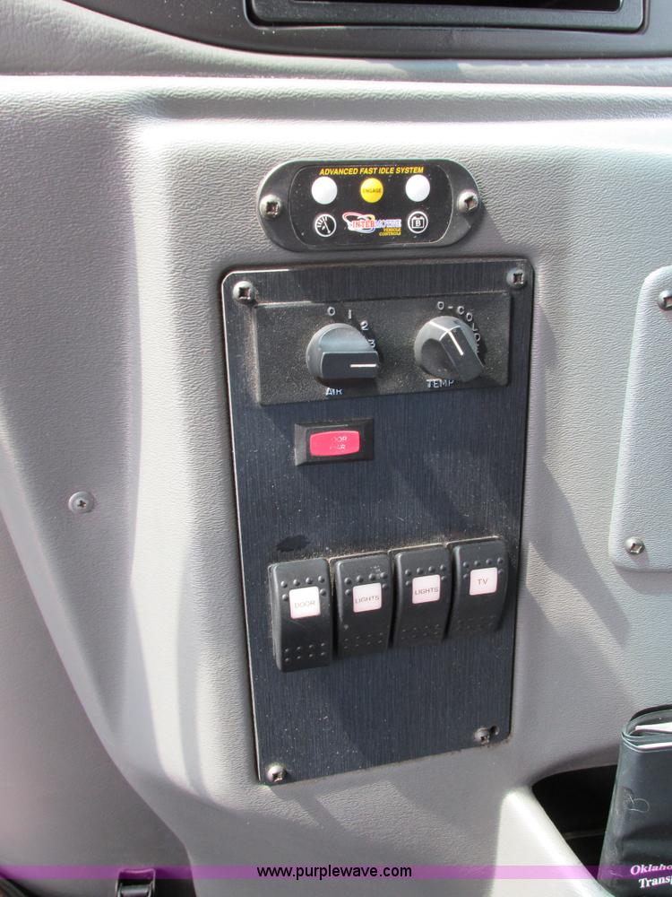 image for item B4791 2006 Ford E450 transit vehicle