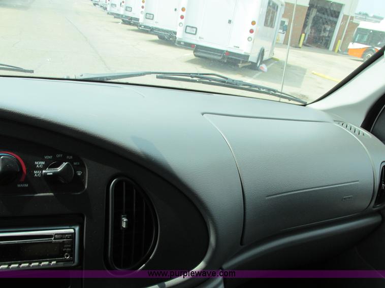 image for item B4791 2006 Ford E450 transit vehicle