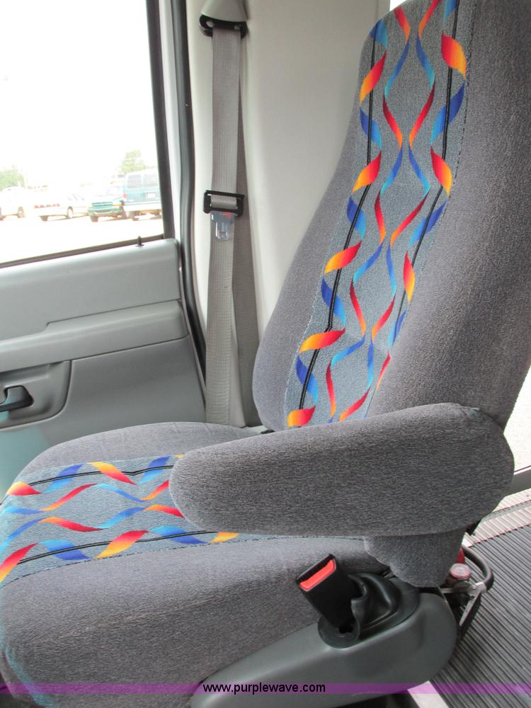 image for item B4791 2006 Ford E450 transit vehicle