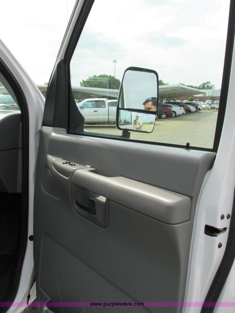 image for item B4791 2006 Ford E450 transit vehicle