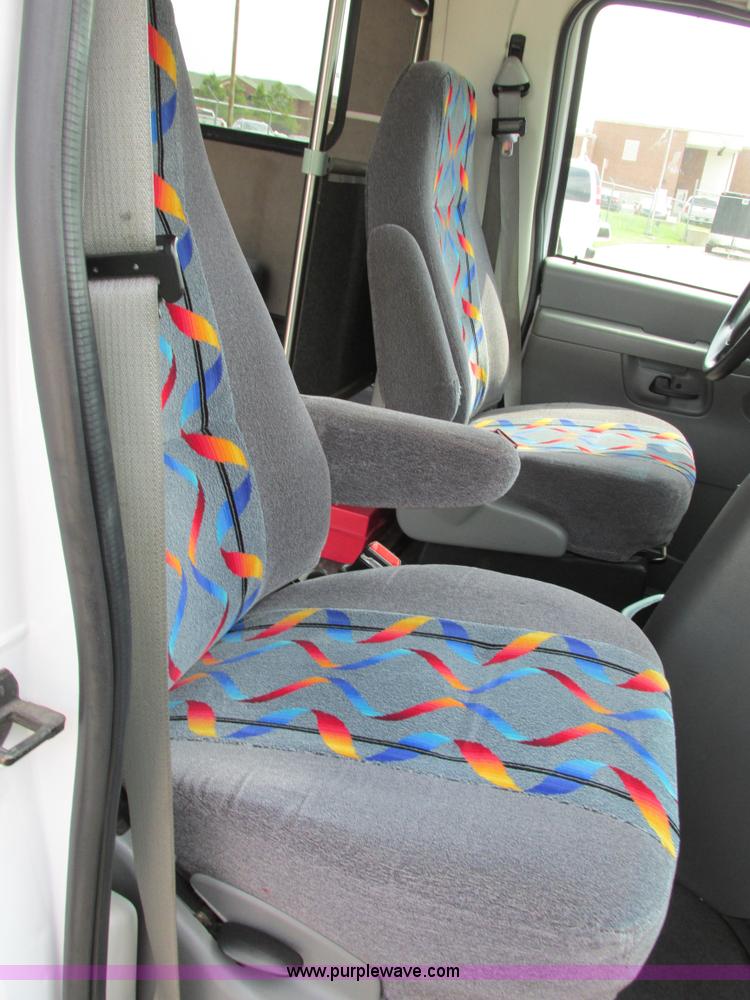 image for item B4791 2006 Ford E450 transit vehicle