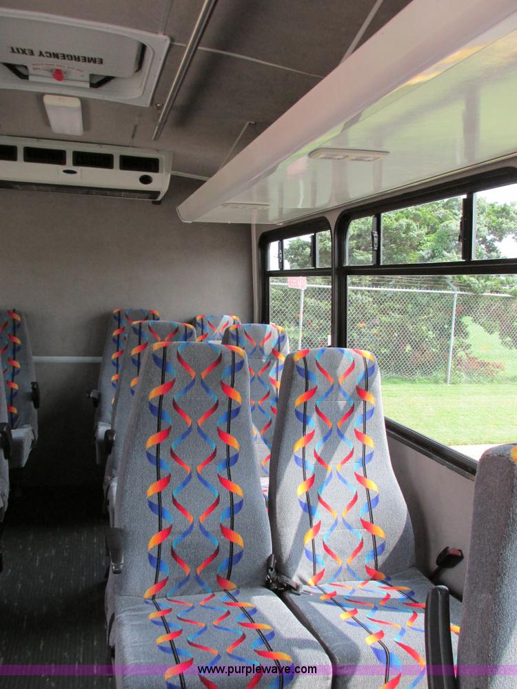 image for item B4791 2006 Ford E450 transit vehicle