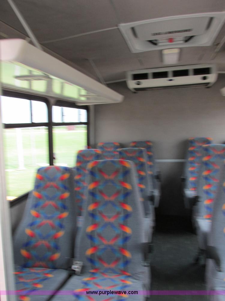 image for item B4791 2006 Ford E450 transit vehicle