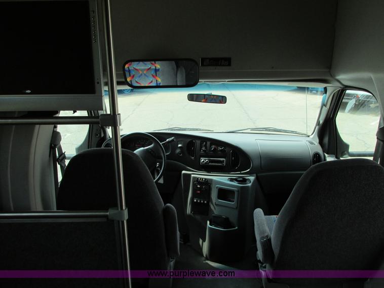 image for item B4791 2006 Ford E450 transit vehicle