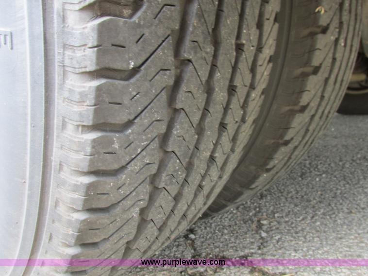 image for item B4791 2006 Ford E450 transit vehicle