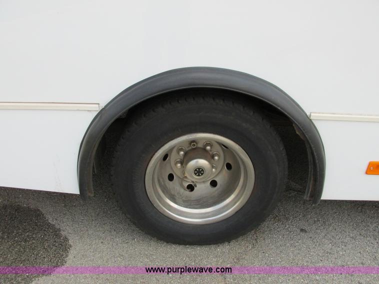 image for item B4791 2006 Ford E450 transit vehicle