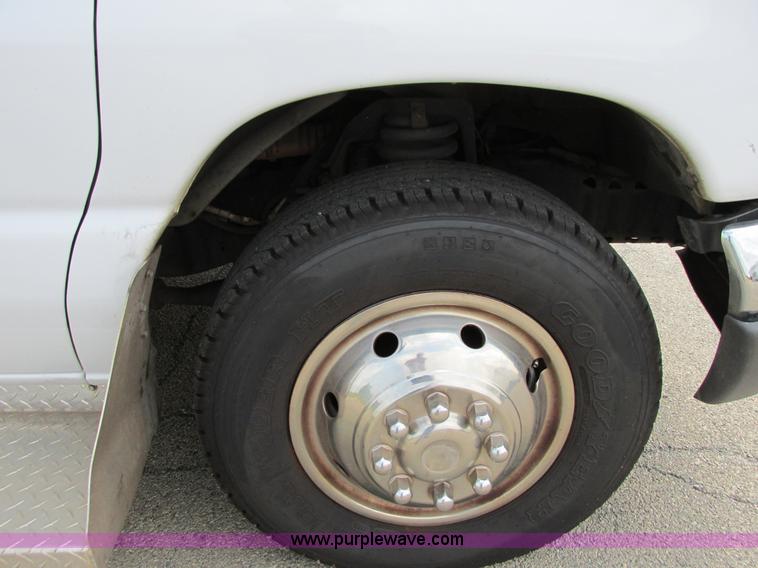 image for item B4791 2006 Ford E450 transit vehicle
