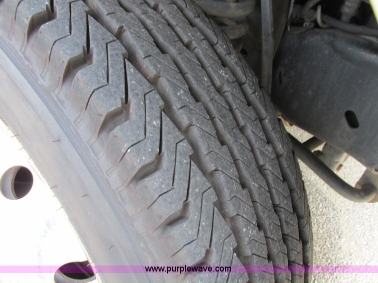 image for item B4791 2006 Ford E450 transit vehicle