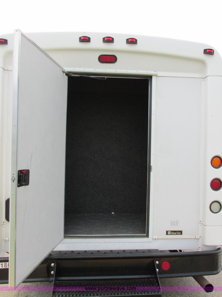 image for item B4791 2006 Ford E450 transit vehicle