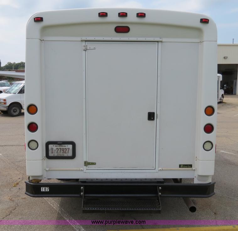 image for item B4792 2006 Ford E450 transit bus