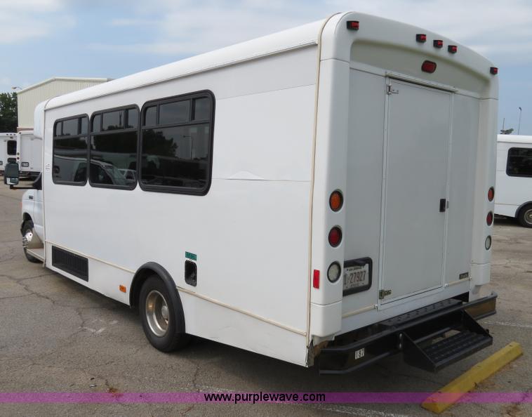 image for item B4792 2006 Ford E450 transit bus