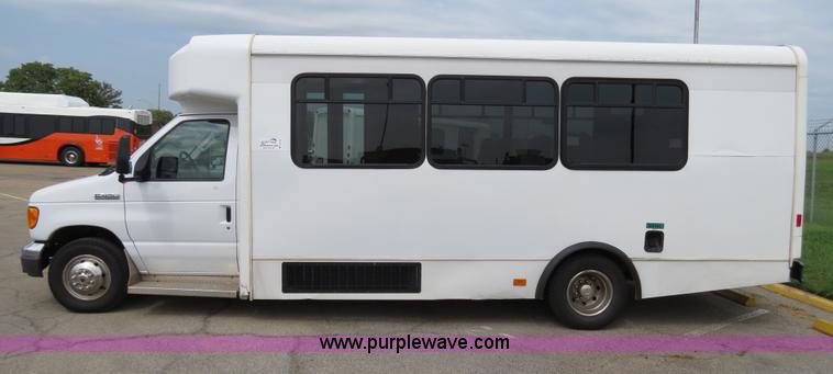 image for item B4792 2006 Ford E450 transit bus