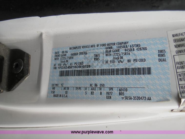 image for item B4792 2006 Ford E450 transit bus