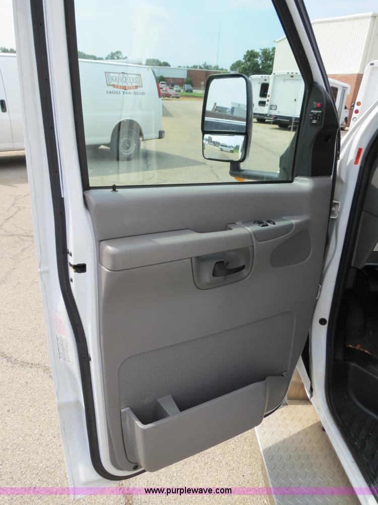 image for item B4792 2006 Ford E450 transit bus