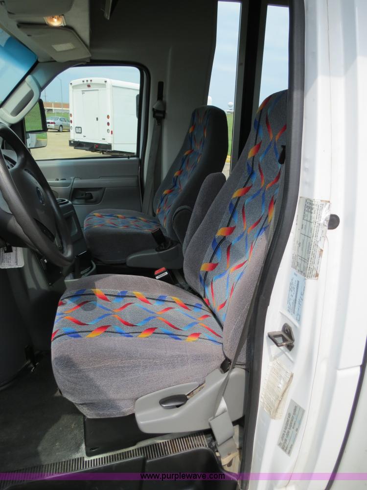 image for item B4792 2006 Ford E450 transit bus