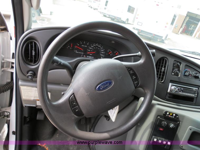 image for item B4792 2006 Ford E450 transit bus