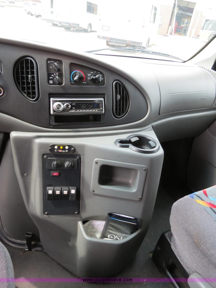 image for item B4792 2006 Ford E450 transit bus
