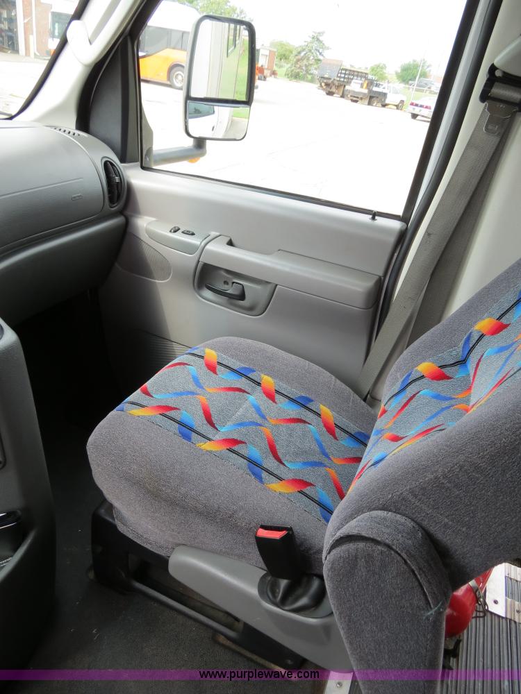 image for item B4792 2006 Ford E450 transit bus