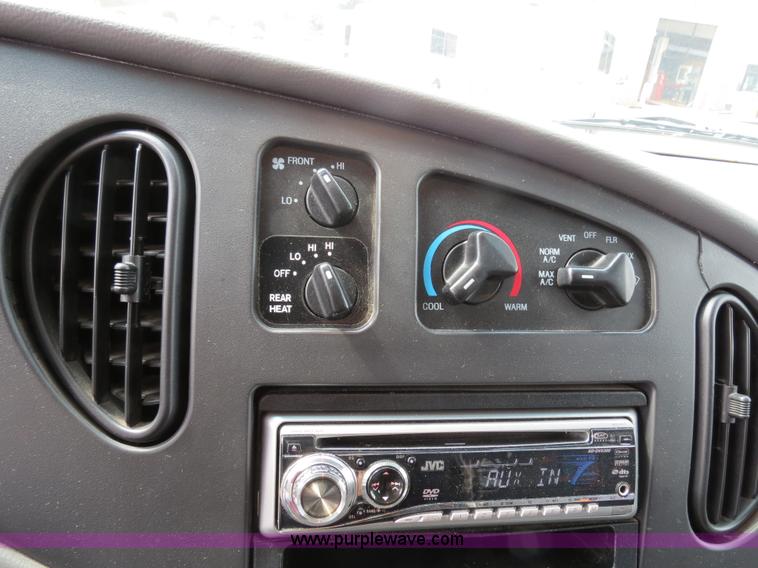 image for item B4792 2006 Ford E450 transit bus