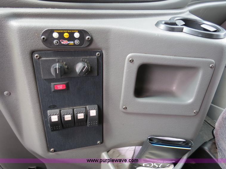 image for item B4792 2006 Ford E450 transit bus