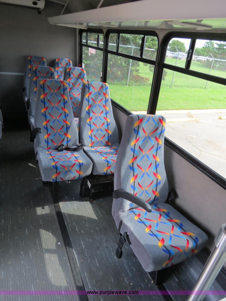 image for item B4792 2006 Ford E450 transit bus