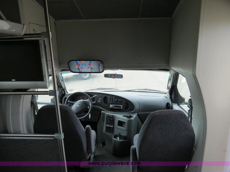 image for item B4792 2006 Ford E450 transit bus