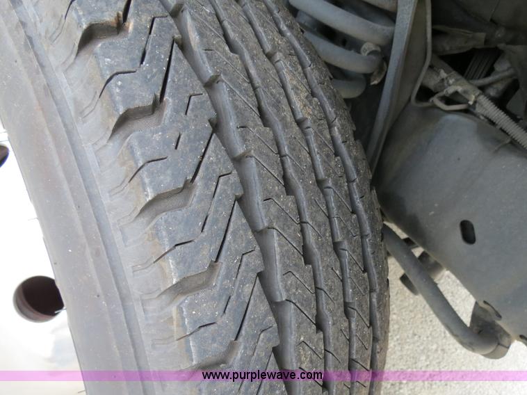 image for item B4792 2006 Ford E450 transit bus