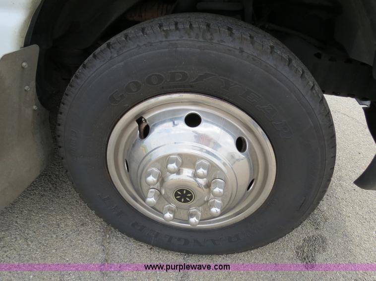 image for item B4792 2006 Ford E450 transit bus