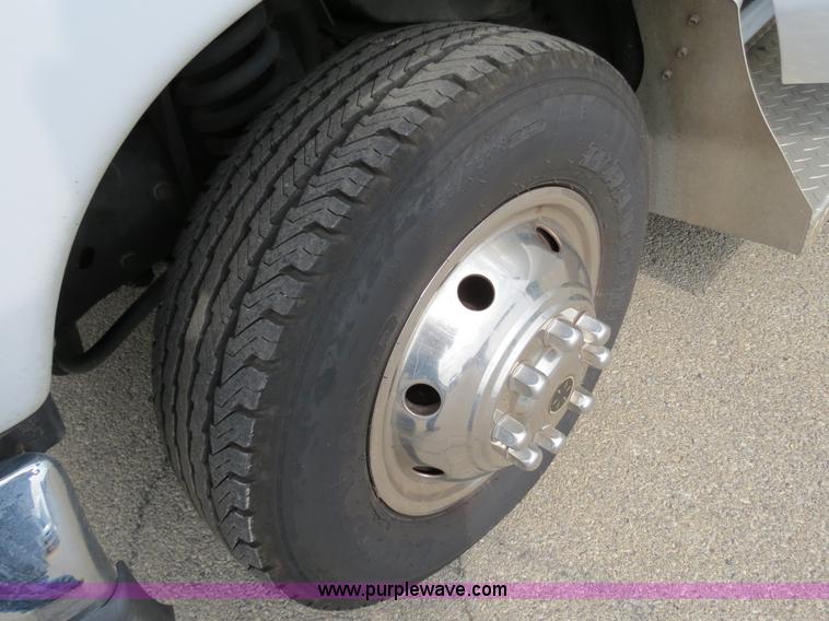 image for item B4792 2006 Ford E450 transit bus