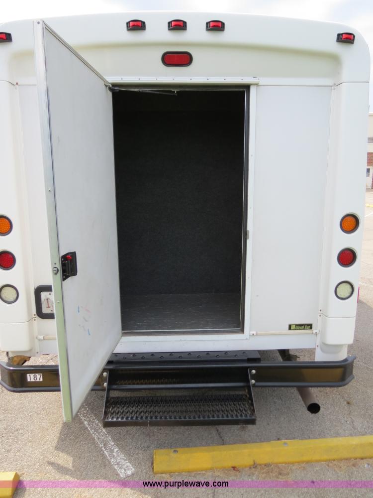 image for item B4792 2006 Ford E450 transit bus