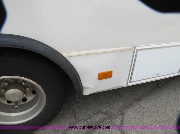 image for item B4792 2006 Ford E450 transit bus