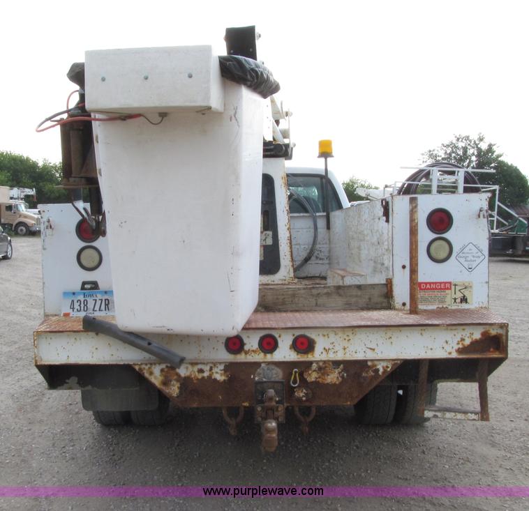 image for item D7464 2002 Ford F450 XL Super Duty bucket truck