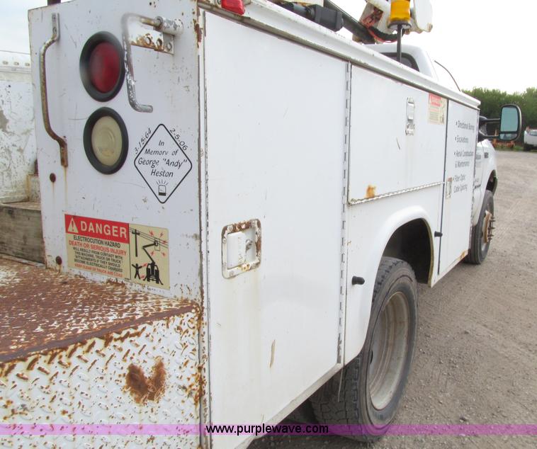 image for item D7464 2002 Ford F450 XL Super Duty bucket truck