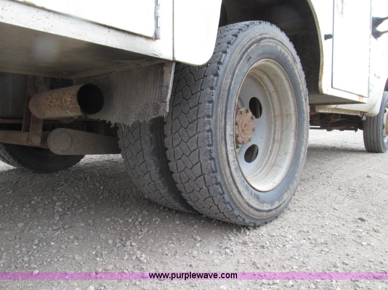 image for item D7464 2002 Ford F450 XL Super Duty bucket truck