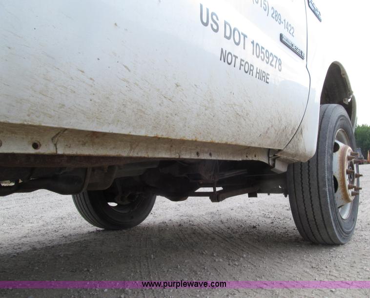 image for item D7464 2002 Ford F450 XL Super Duty bucket truck