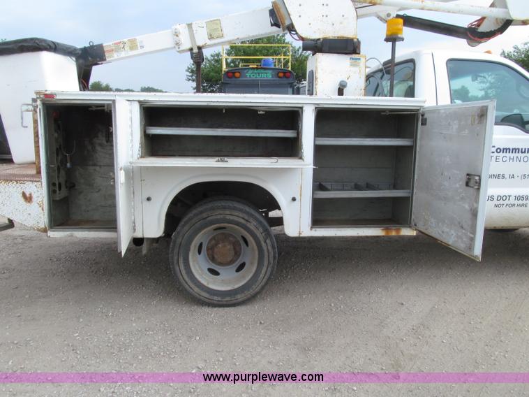 image for item D7464 2002 Ford F450 XL Super Duty bucket truck