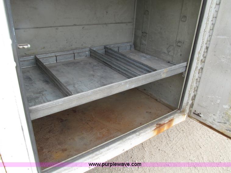 image for item D7464 2002 Ford F450 XL Super Duty bucket truck