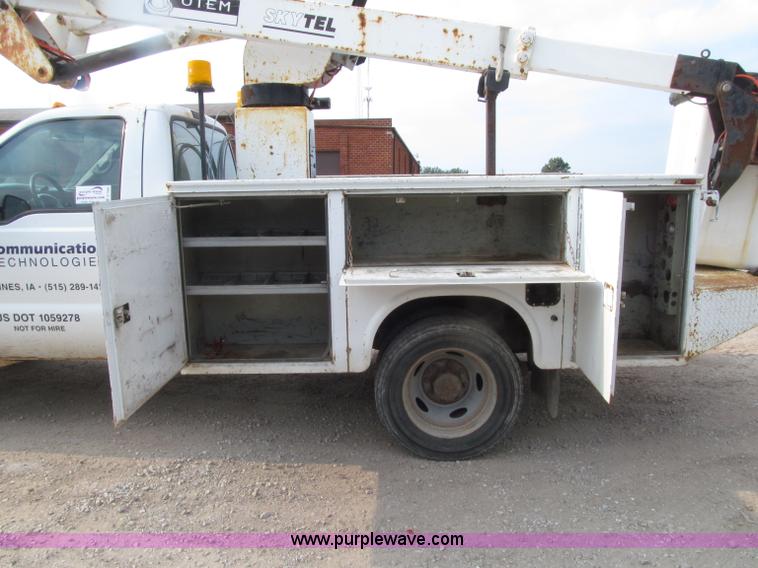 image for item D7464 2002 Ford F450 XL Super Duty bucket truck