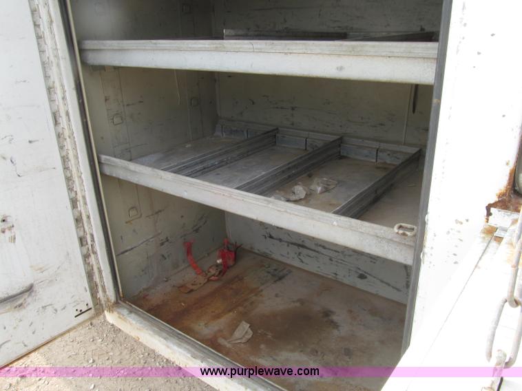 image for item D7464 2002 Ford F450 XL Super Duty bucket truck