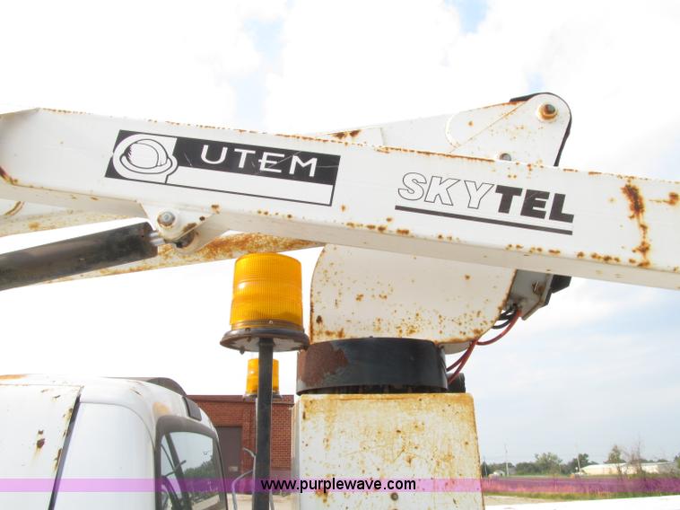 image for item D7464 2002 Ford F450 XL Super Duty bucket truck