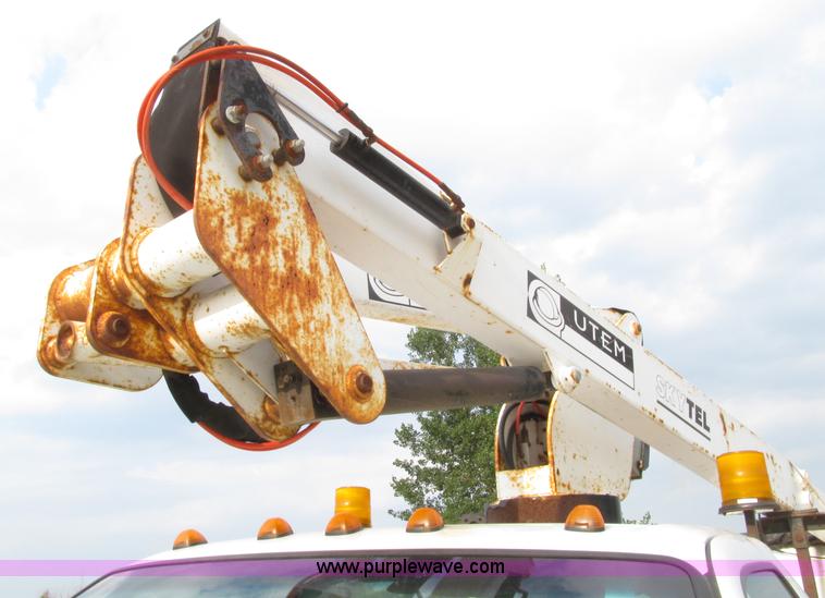 image for item D7464 2002 Ford F450 XL Super Duty bucket truck