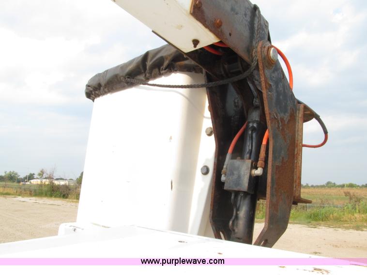 image for item D7464 2002 Ford F450 XL Super Duty bucket truck