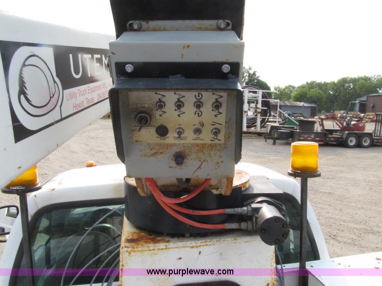 image for item D7464 2002 Ford F450 XL Super Duty bucket truck