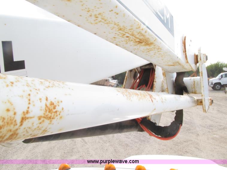 image for item D7464 2002 Ford F450 XL Super Duty bucket truck