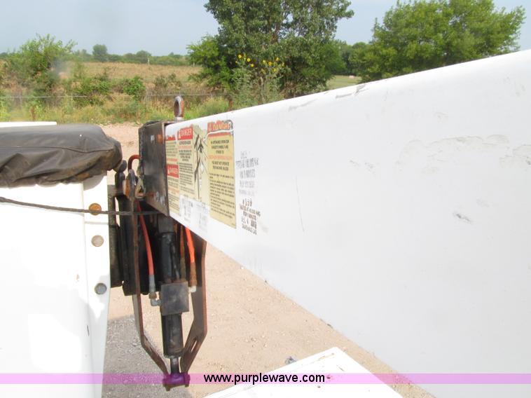 image for item D7464 2002 Ford F450 XL Super Duty bucket truck